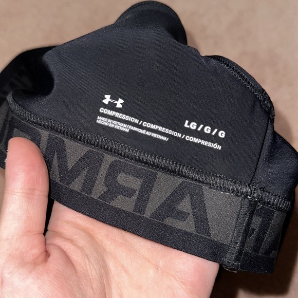 Under Armour Multicolored Patterned Crossback Compression Sports Bra - Picture 3 of 3